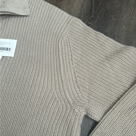 New! AG Men’s cardigan. Flattering fit, gorgeous silhouette. - Picture 8 of 10